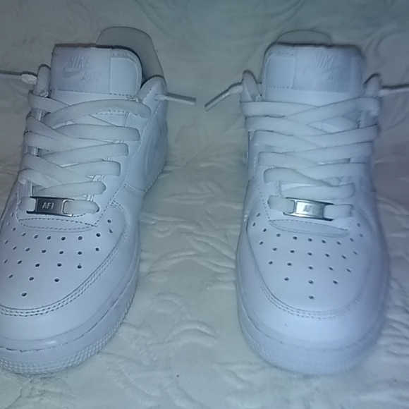 all white air force ones size 7
